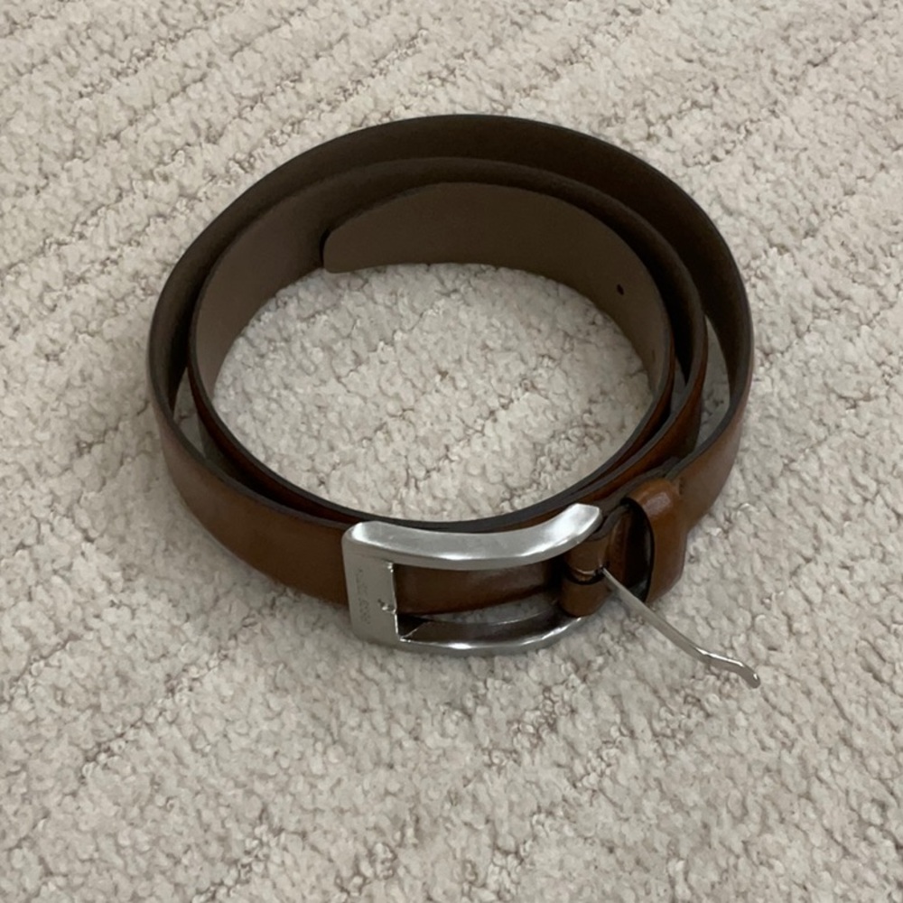 Preowned BOSS Hugo Boss belt in Brown. 100% Cowskin 90-34